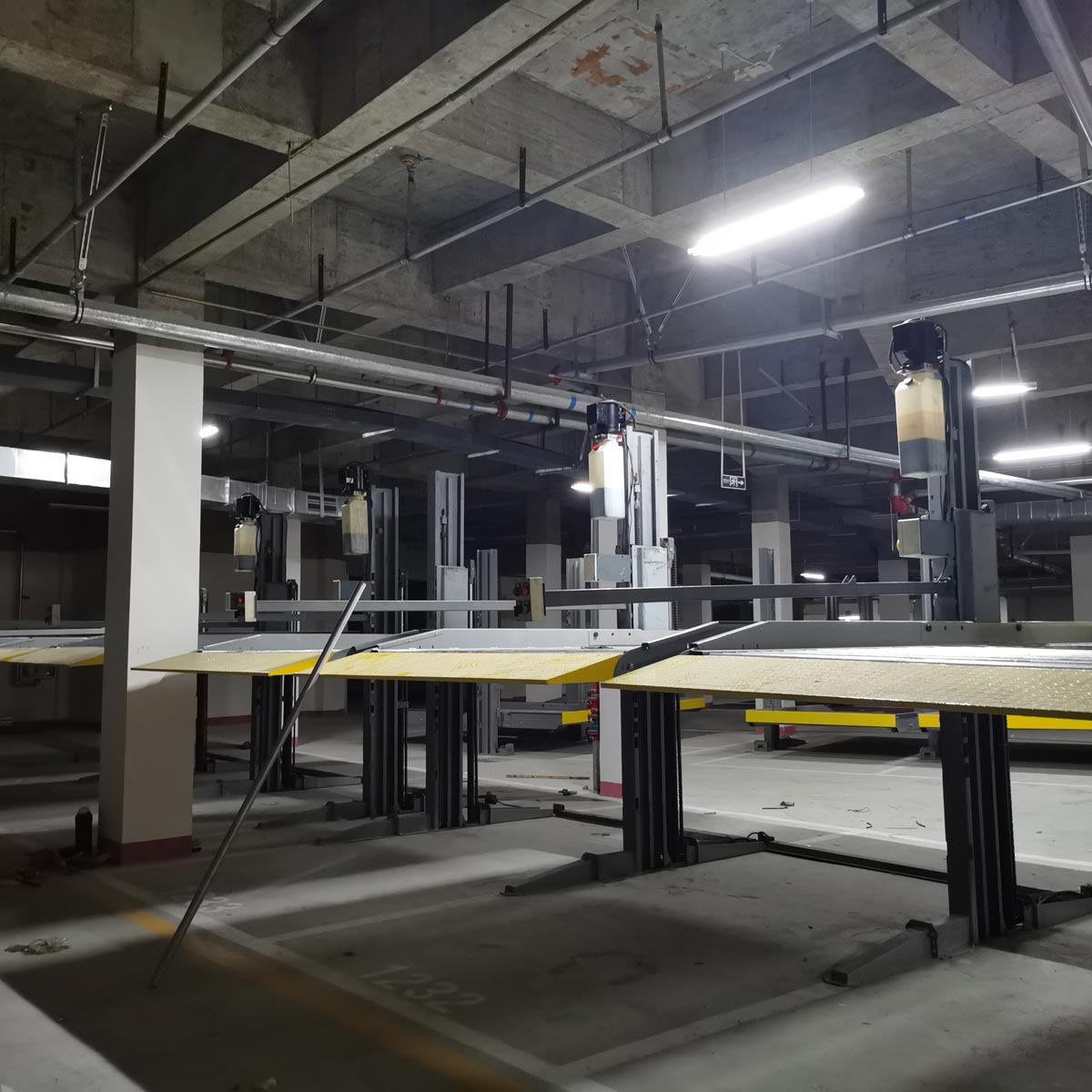 云巖兩柱式簡易升降機(jī)械立體車庫