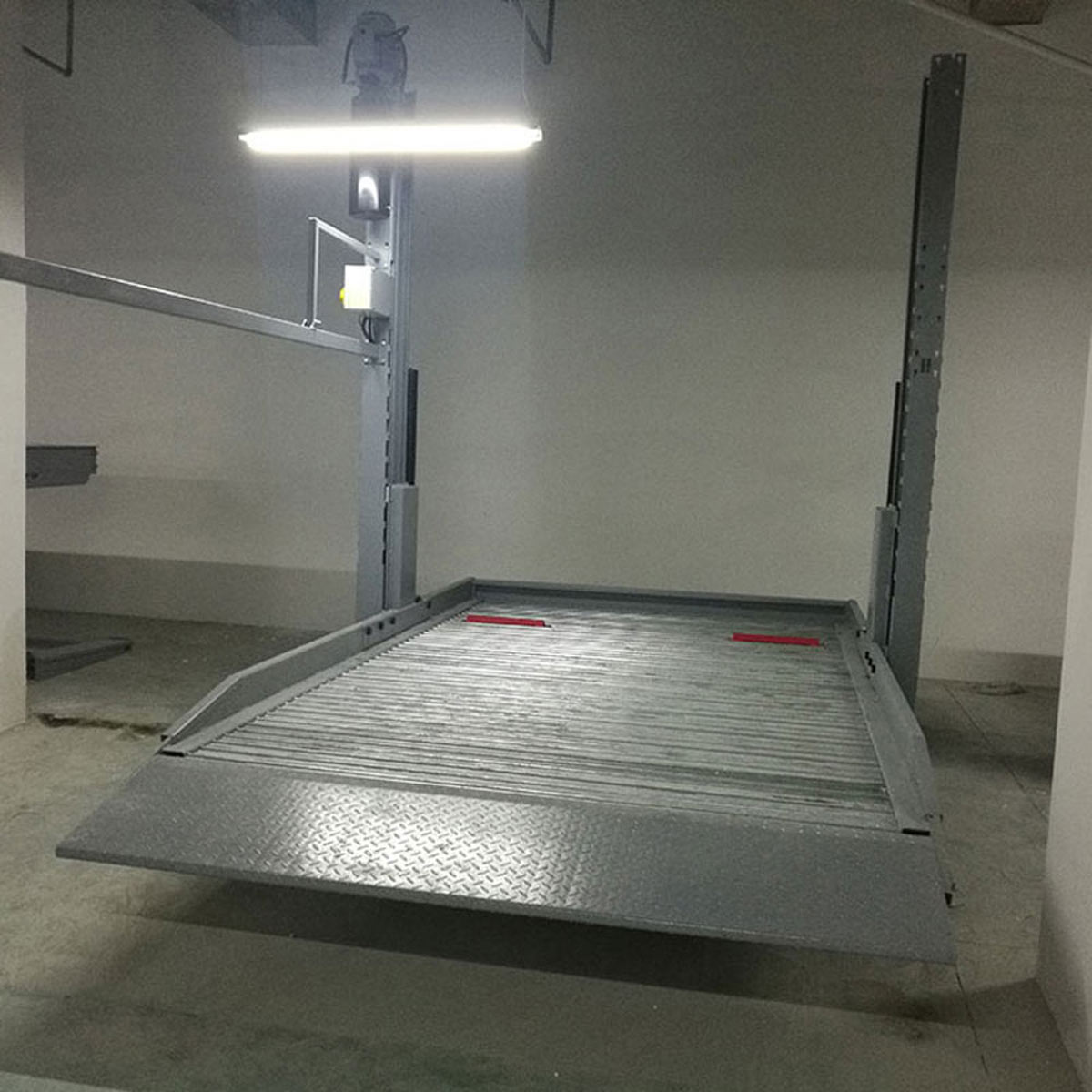 云巖機(jī)械式立體車庫設(shè)備啟動時需要注意的事項(xiàng)
